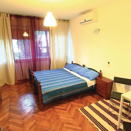 1 Bedroom Awesome Apartment In Pula Extérieur photo