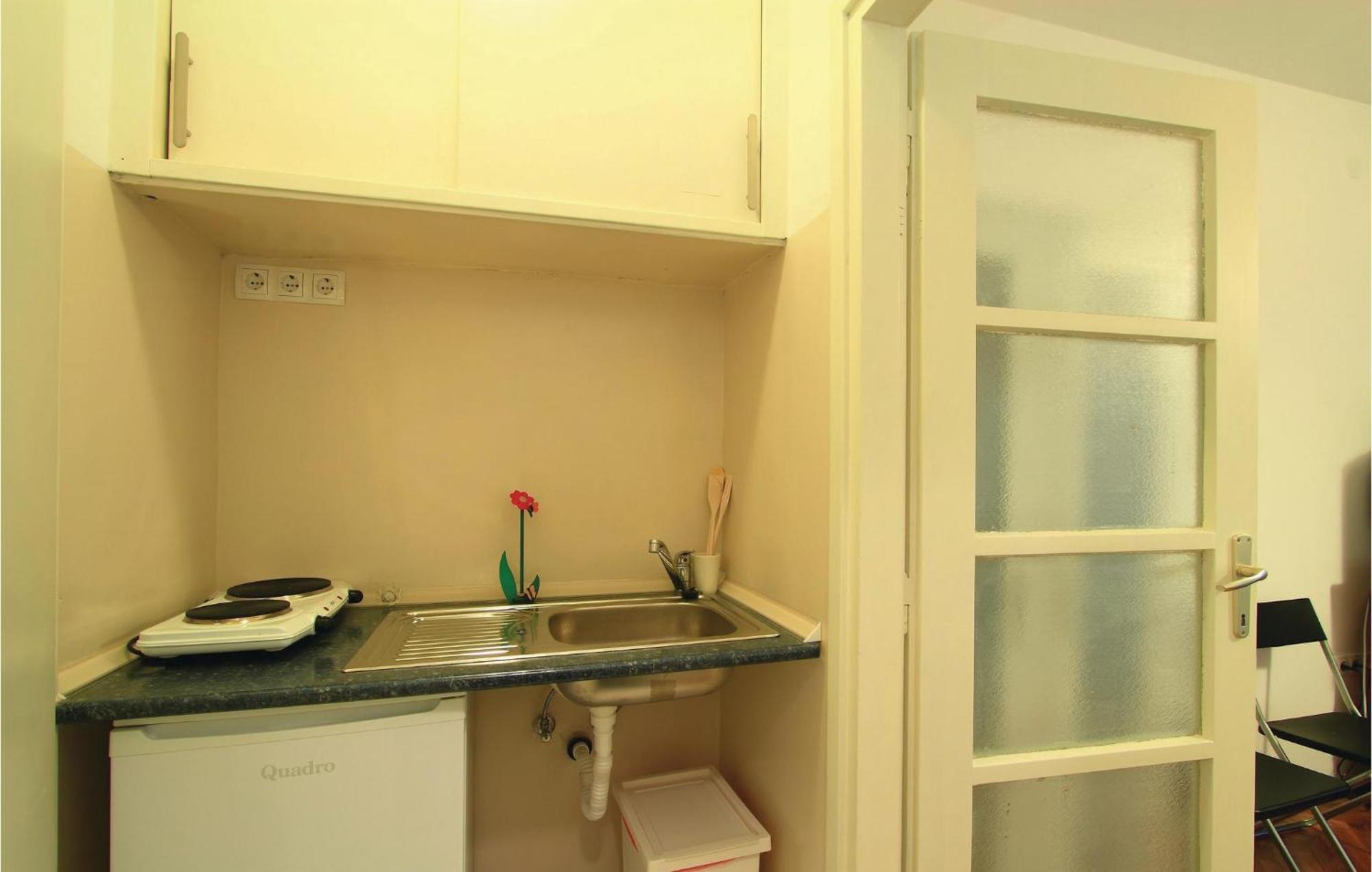 1 Bedroom Awesome Apartment In Pula Extérieur photo