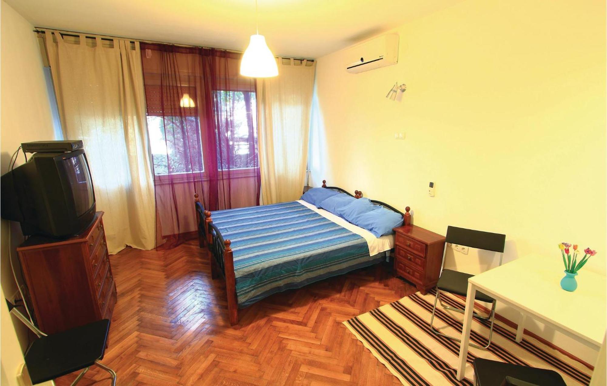 1 Bedroom Awesome Apartment In Pula Extérieur photo
